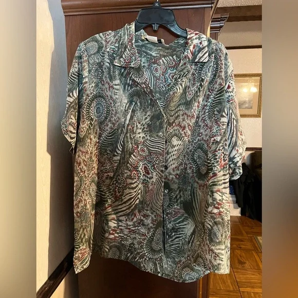 cute blouse - Picture 1 of 2